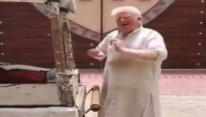 पाकिस्तान में कुल्फी बेचता दिखा डॉनल्ड ट्रंप का हमशक्ल, सामने आया वीडियो