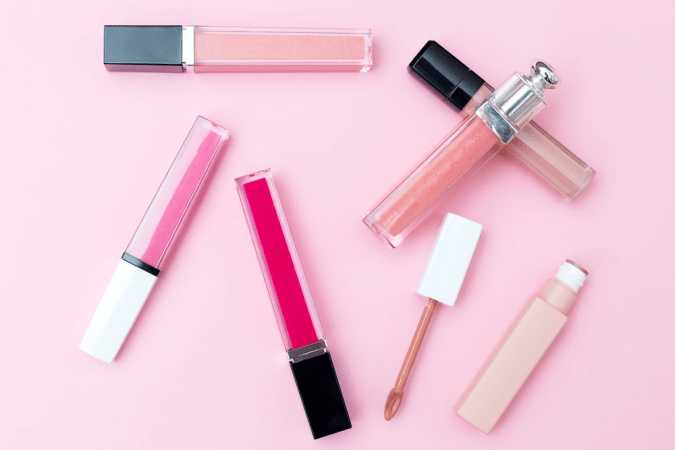 Get More Glossy and Attractive Custom Lip Gloss Boxes